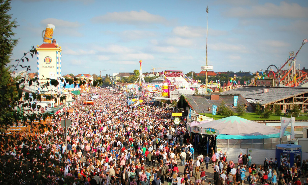 Volksfeste und Traditionen in Deutschland: Von Oktoberfest bis Kölner Karneval